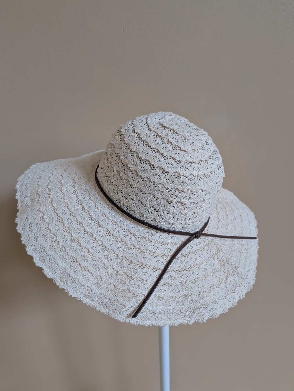Furtalk White Wide Brim Sun Hat Size M Adjustable Cotton Beach Vacation Hat